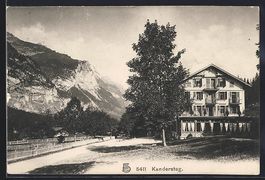 AK Kandersteg, Strassenpartie mit Bergen
