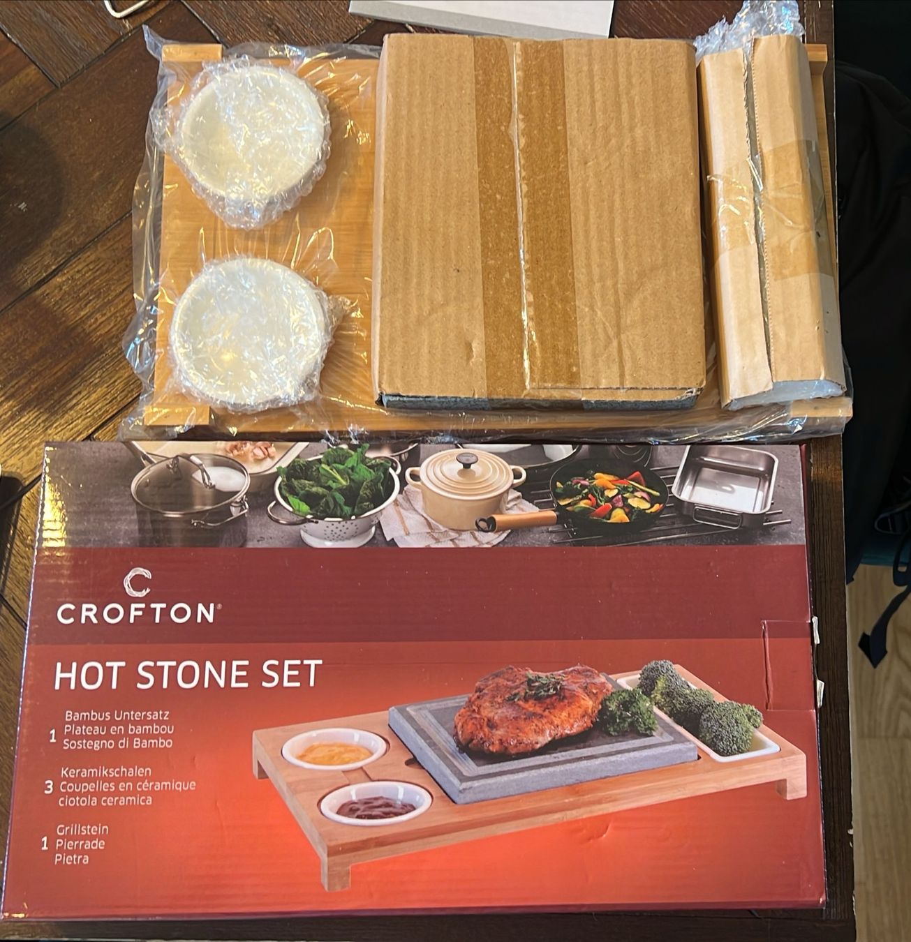 Set di piatti: Crofton Hot Stone Set – Nuovo e nell'imballaggio originale da Zürich venduto da Bojko