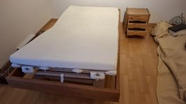 Hüsler Nest Futon Schlafsystem, Echtholz-Bett + Nachttisch