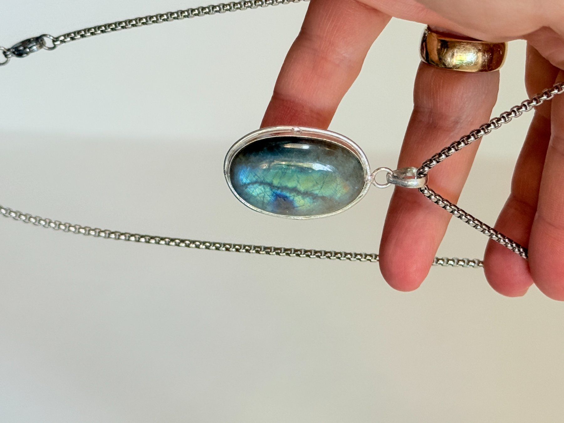 Ketten: Collier vintage avec pendentif pierre Labradorite – Neu und originalverpackt aus Genève von AWWA 7