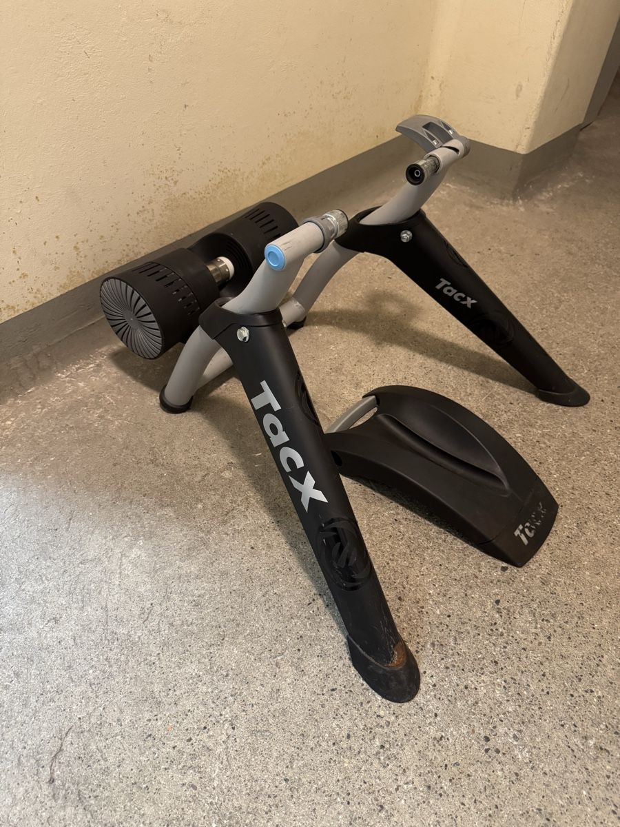 Tacx Hometrainer: Tacx Bushido Smart Rolle – Usato da Rüti ZH venduto da fmb_p6zb