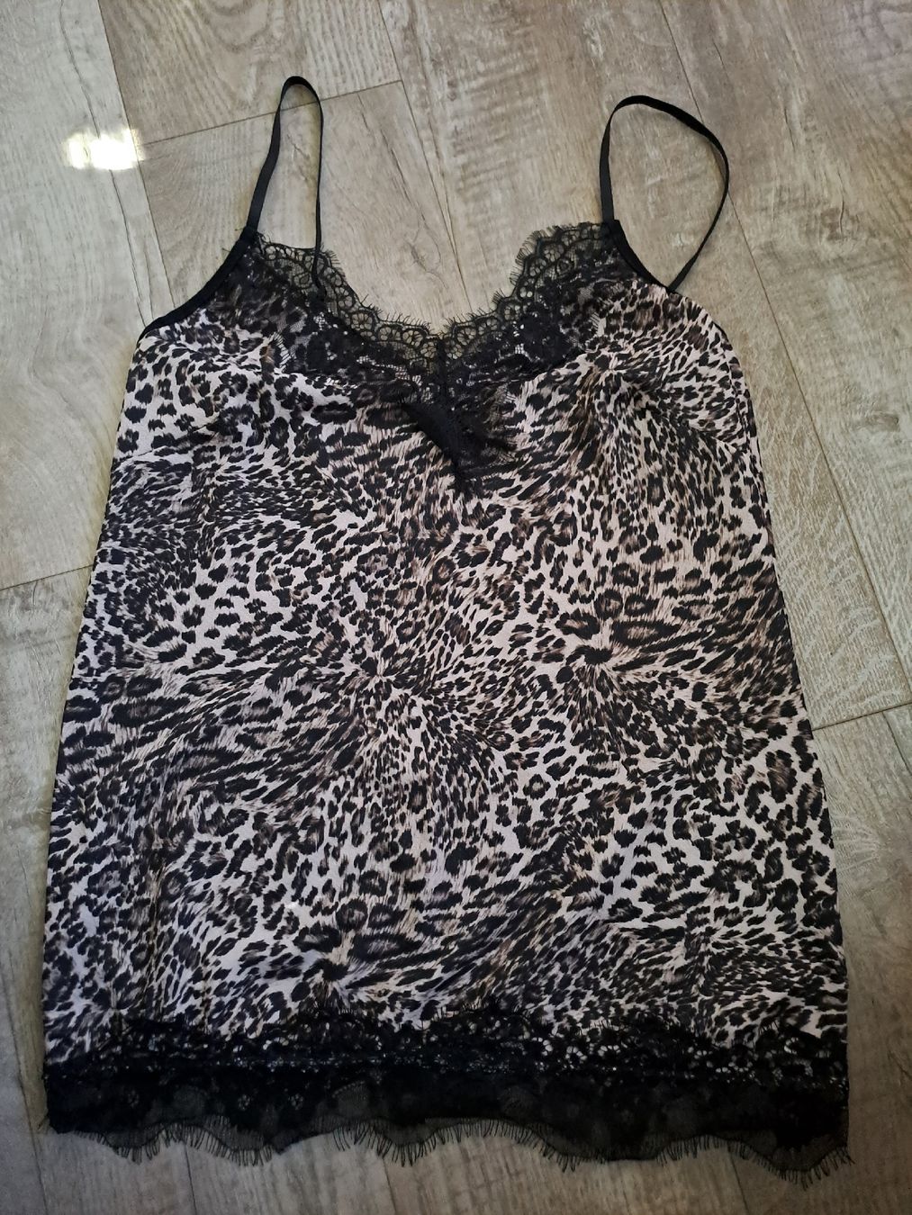 Tops: Damen Top Leo-Muster Spitze Gr. L  – D'occasion à Rickenbach LU par bishiida