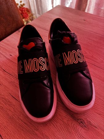Baskets Love Moschino noires et dorées, taille 38!