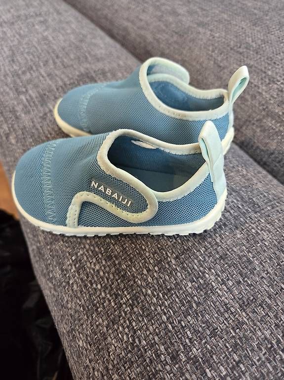 Chaussures garçon: Chaussures de plage – D'occasion à Neuchâtel par Stwatch