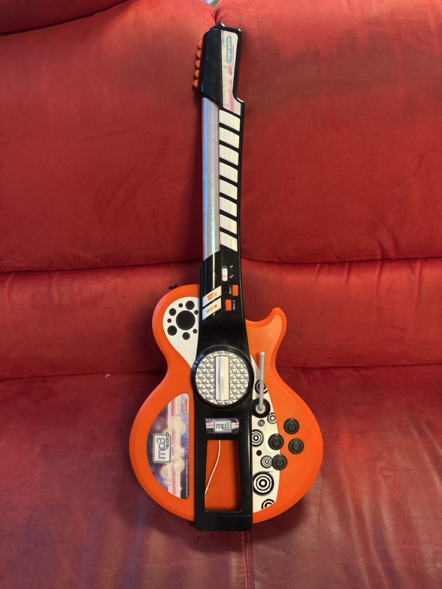 Giocattoli: E Gitarre für Kinder  – Usato da Buchs AG venduto da Sesi_maja