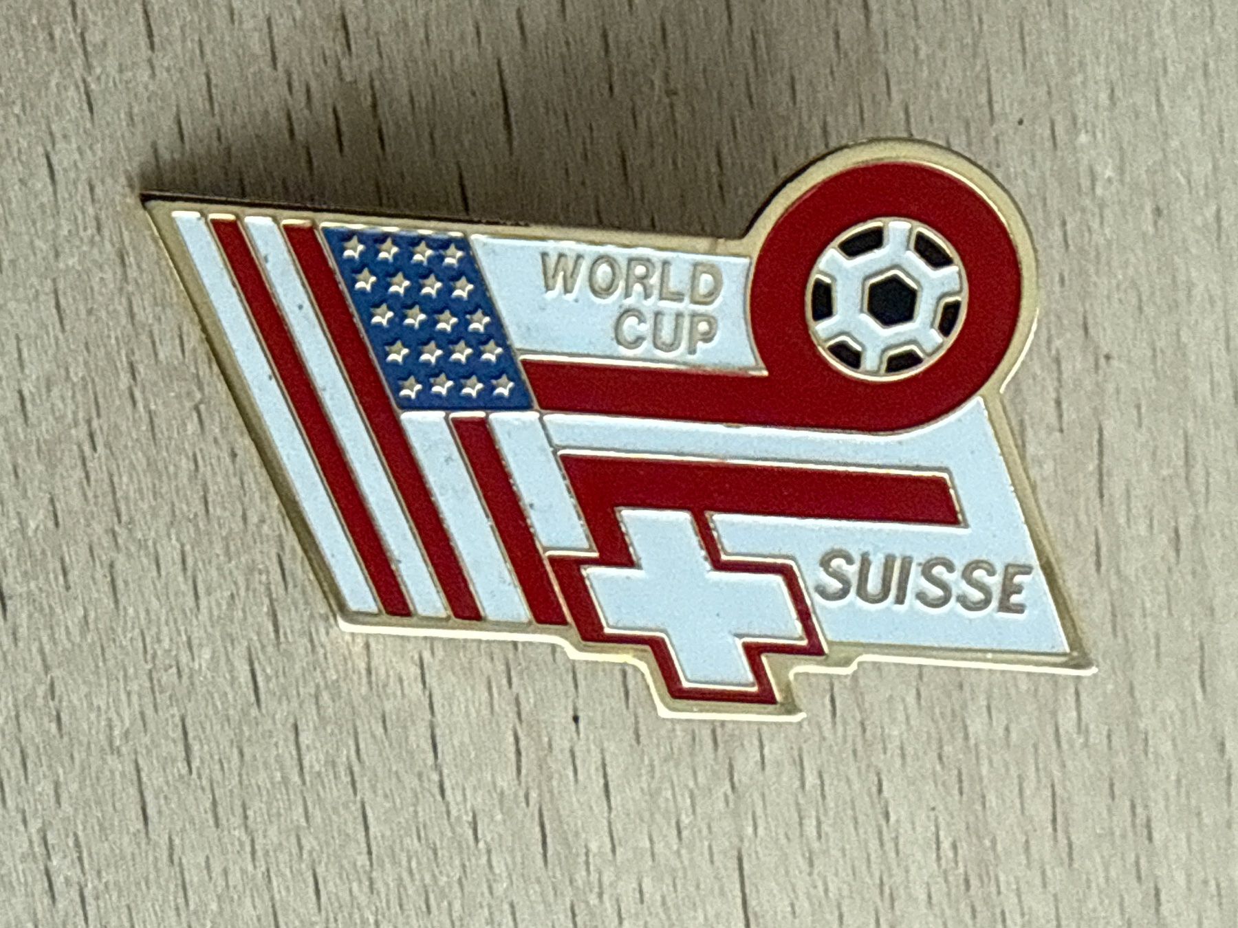 Plaquettes & Badges: Pin WM USA94 SUISSE – D'occasion à Glattbrugg par Schweigmatt