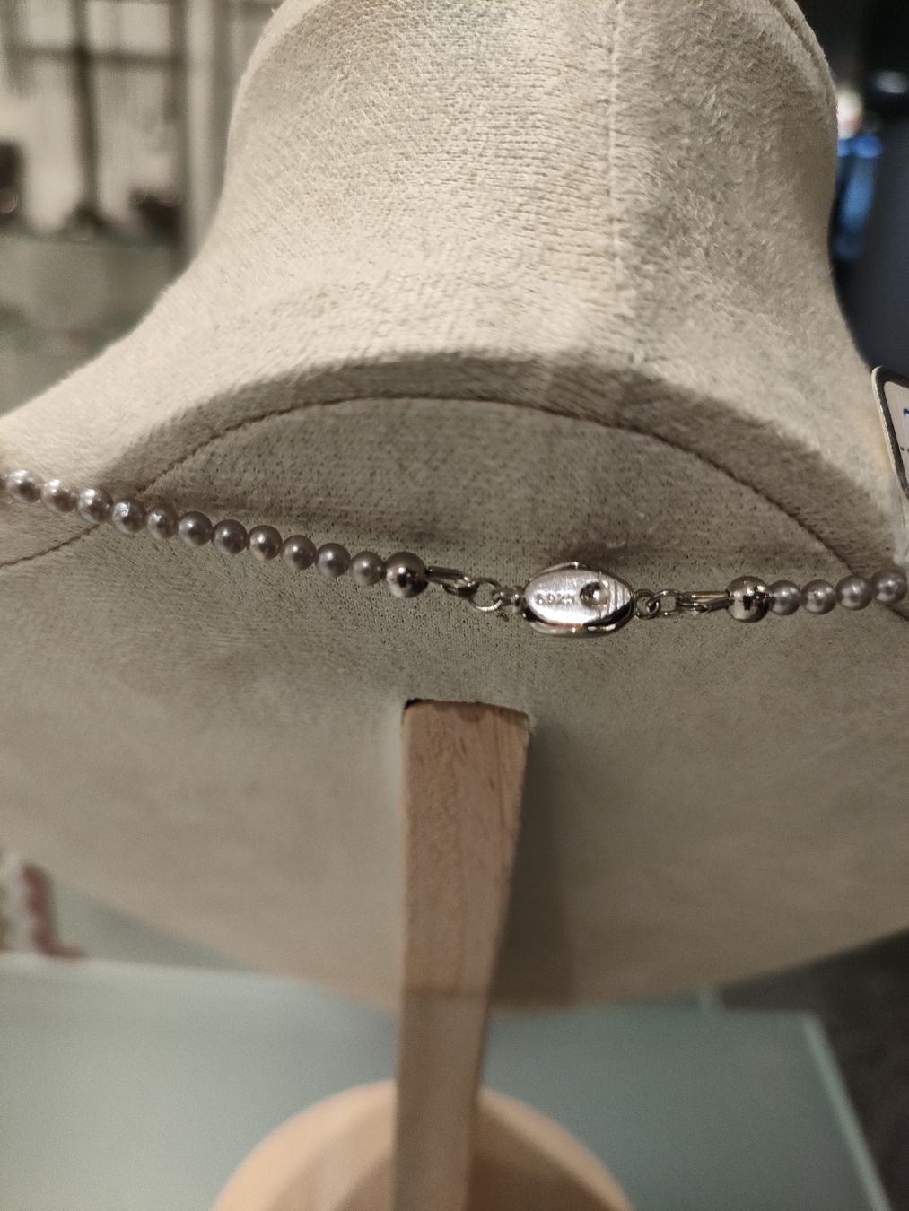 Colliers: Süsswasserperlen Kette Grau – Neuf avec emballage d'origine à Bern par Lidia.5 5