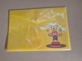 2 Plastikmäppli für Kinder, mit Druckknopf, gelb