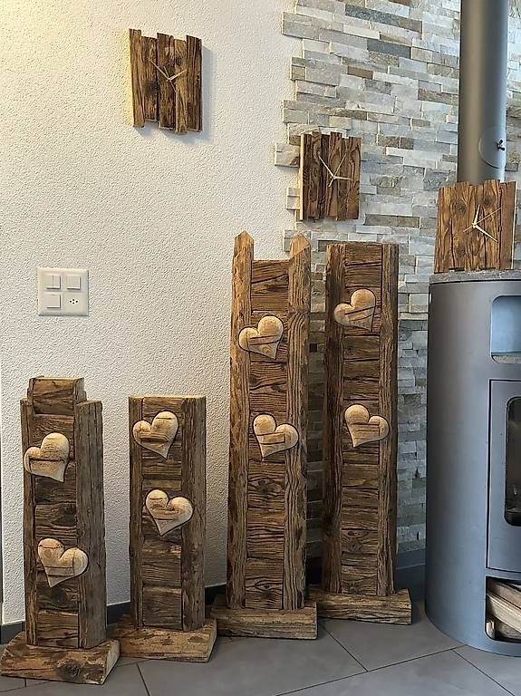 Articoli in legno: Holzstehlen mit Herzen aus Altholz – Nuovo (secondo la descrizione) da Seedorf venduto da arnolderwin