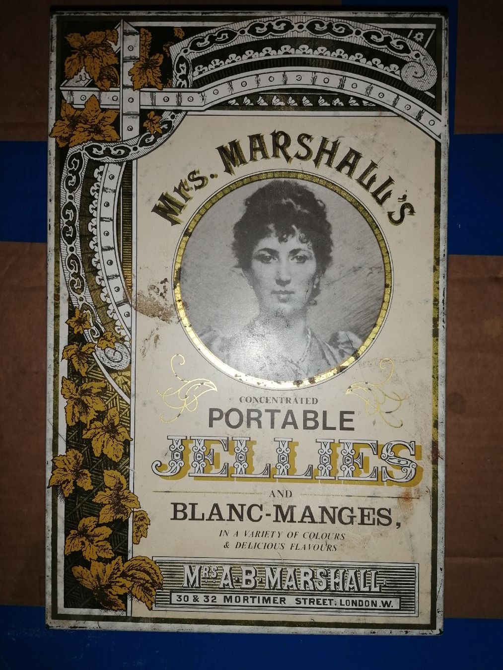 Carillon: Antike Blechdose Mrs. Marshall's yellies – Usato da Zürich venduto da Tin4Life