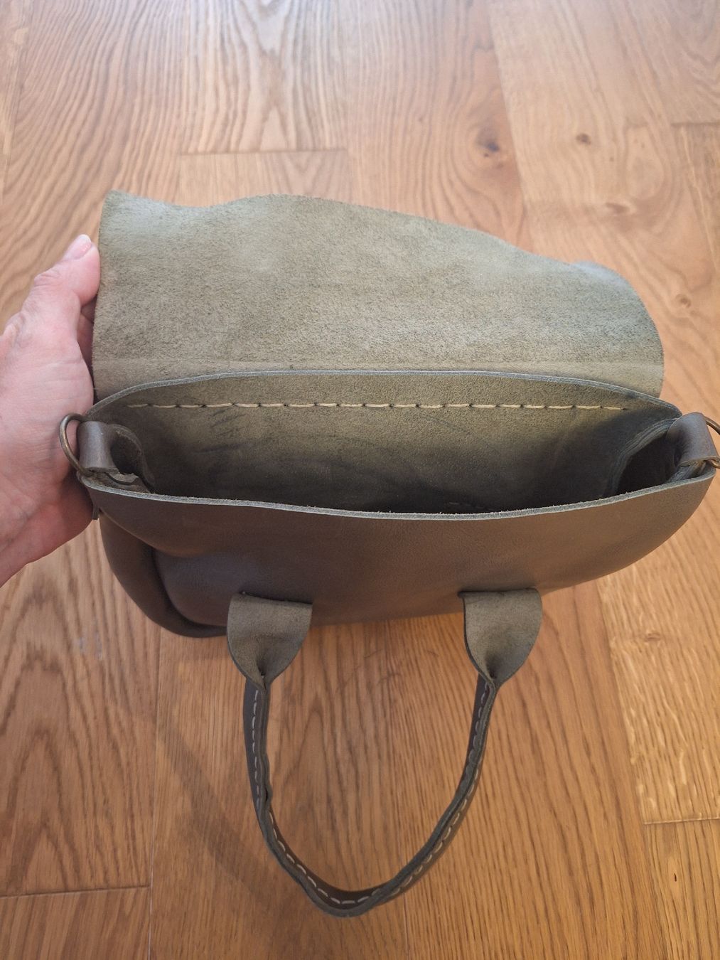 Taschen für Damen: Grau-khaki Handtasche aus Leder – Neu (gemäss Beschreibung) aus Thalwil von ivi010 2