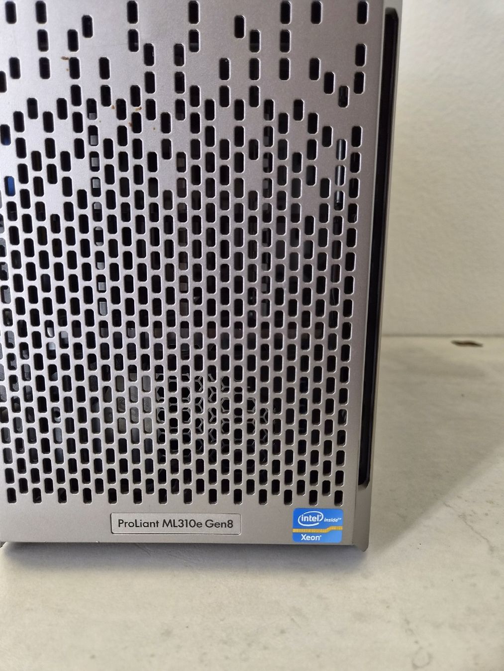 Hewlett Packard Server: HP ProLiant ML310e Gen8 v2 Server, Intel Xeon  – Gebraucht aus SCHAFFHAUSEN von Atami99 6