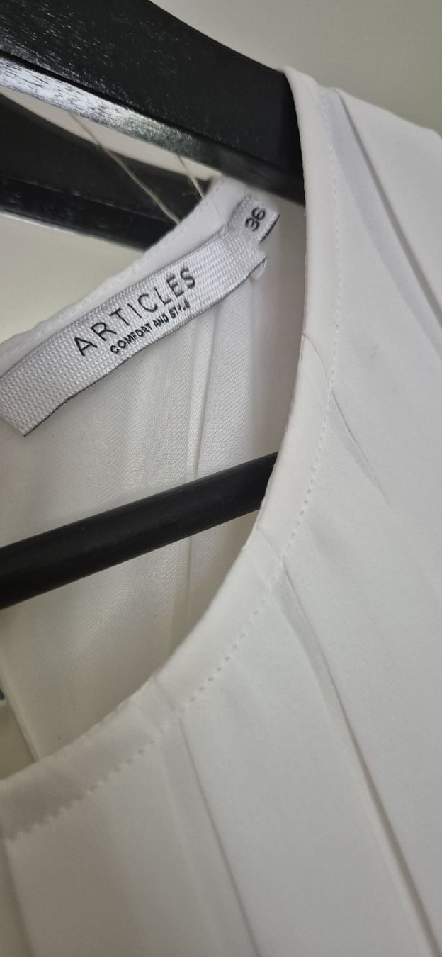 Vestiti: Dress Articles 36 – Usato da Zürich venduto da ger_7d8l 2