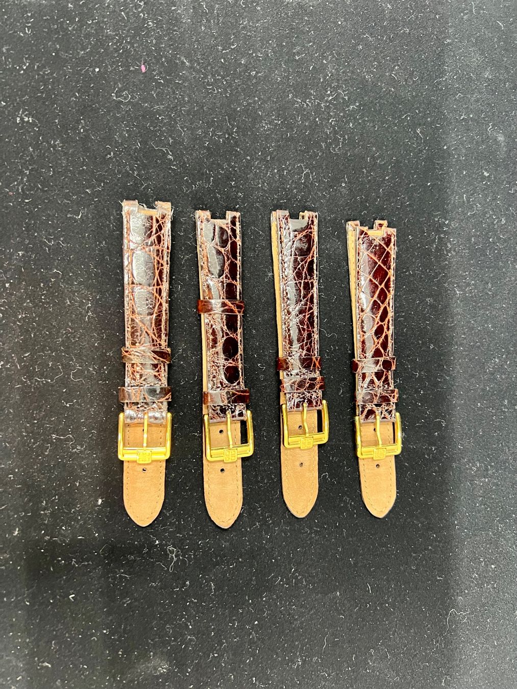 Givenchy Bracciali & Braccialetti: Bracelet Givenchy Croco véritable 16mm – Nuovo (secondo la descrizione) da Sion venduto da ROBY_ROBY_ROBY