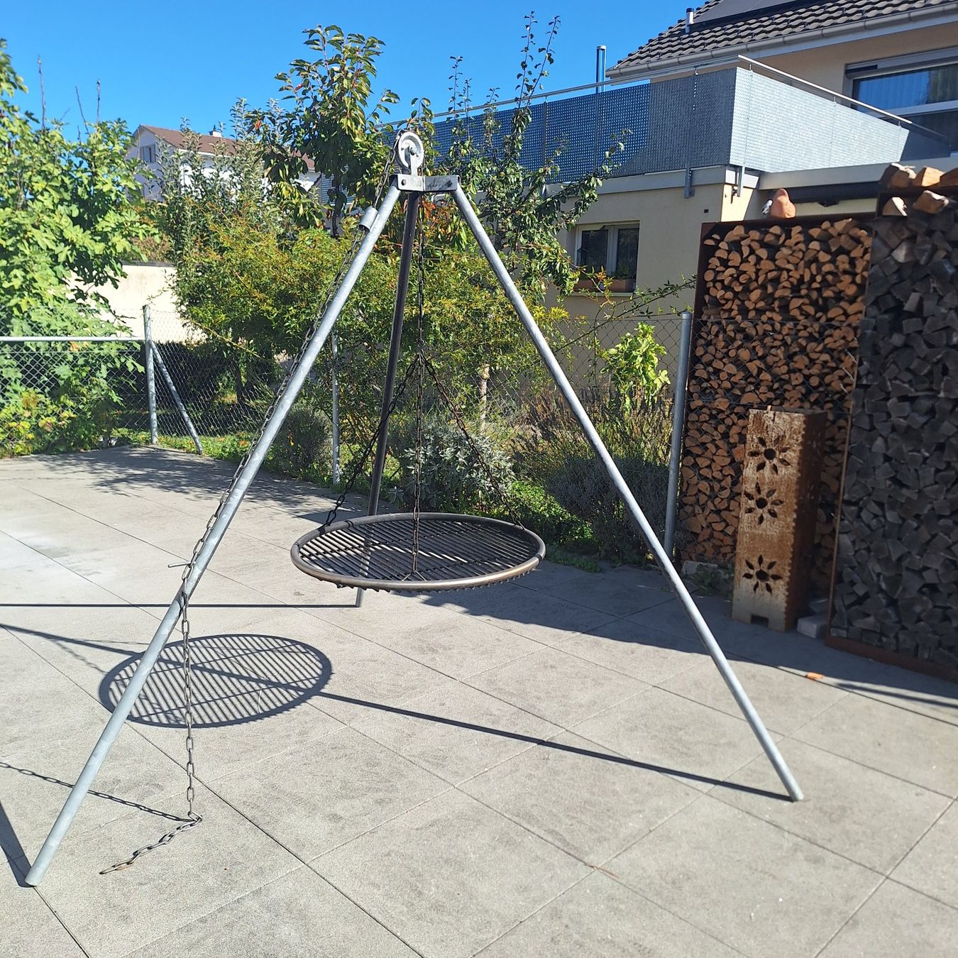 Grills: Dreibein mit Grillrost – Gebraucht aus Diessenhofen von tsc_b77c