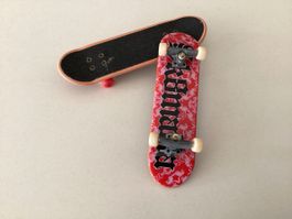 Lot de 2 finger skateboards Simba bon état général