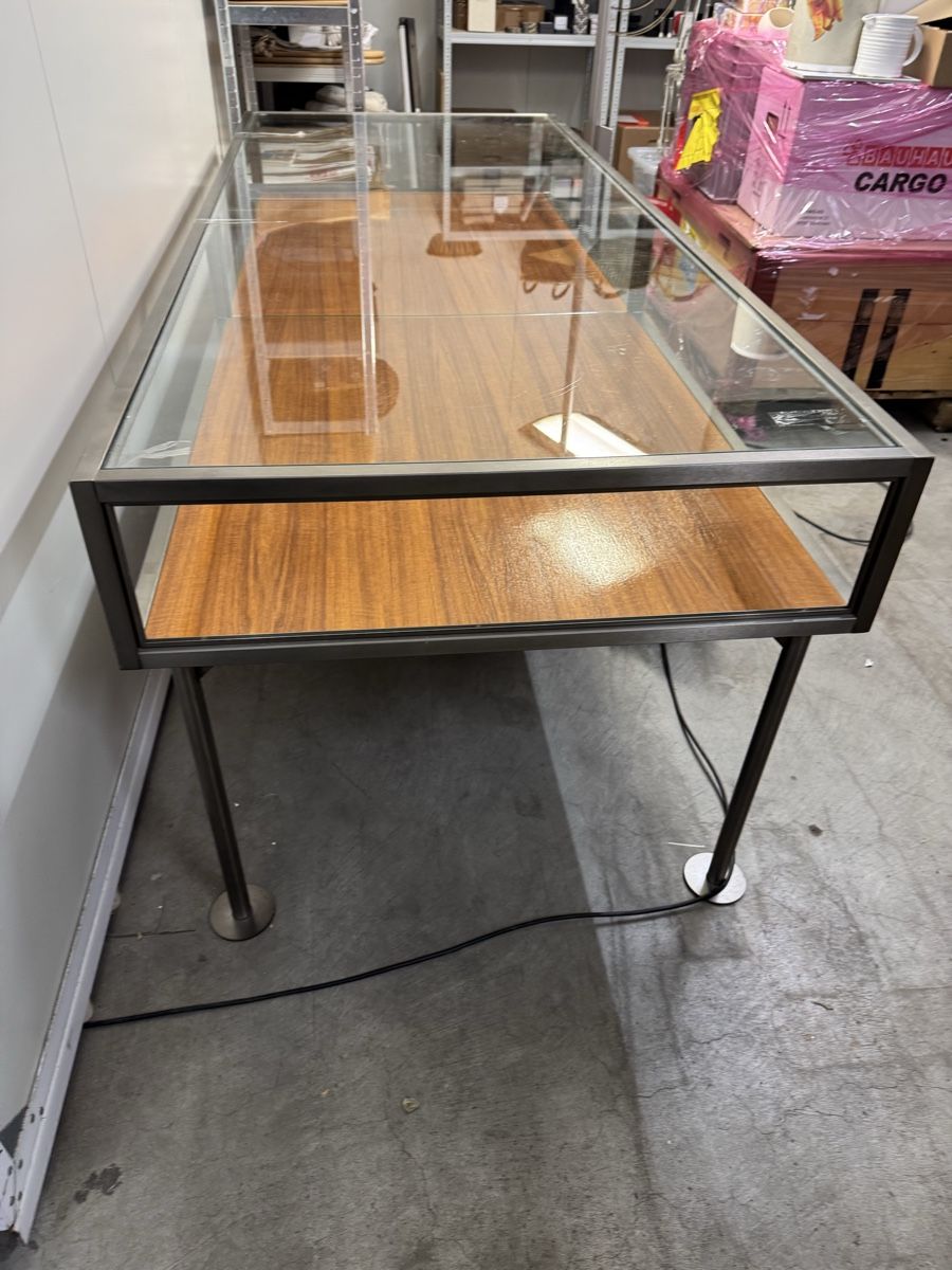 Vetrine: Metal and glass shop display table.Massive. – Usato da Olten venduto da egg_6hly 1