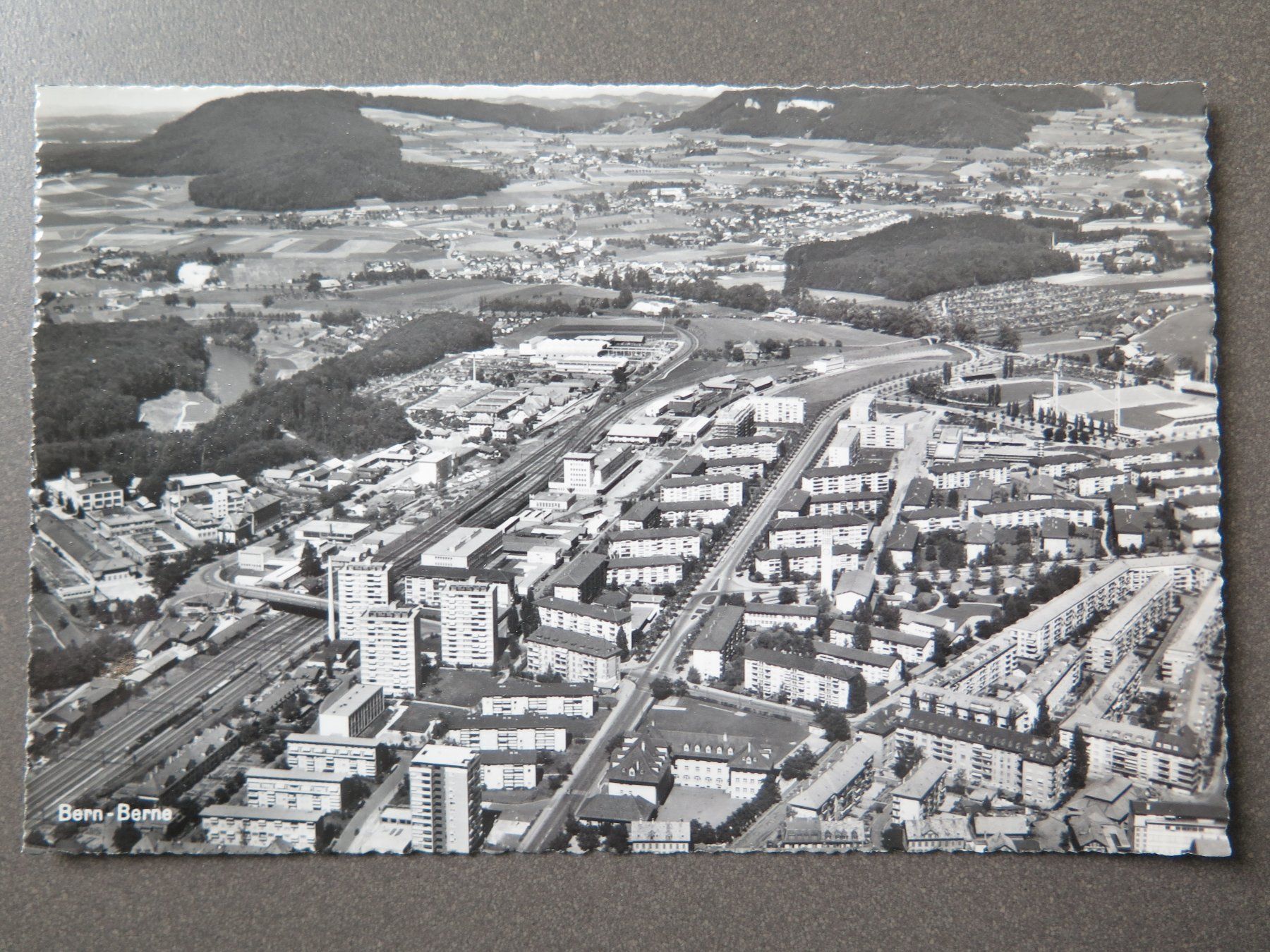 Cartoline postali: BERN - NEUE QUARTIERE - FLUGAUFNAHME – Usato da Wittenbach venduto da lipasal
