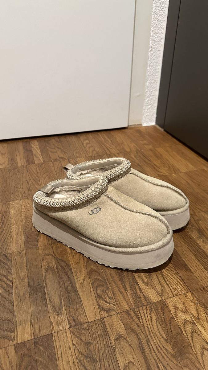 Ugg Scarpe da donna: UGG Tazz II, Beige, gr. 38 – Usato da Romanshorn venduto da tin_k9vg