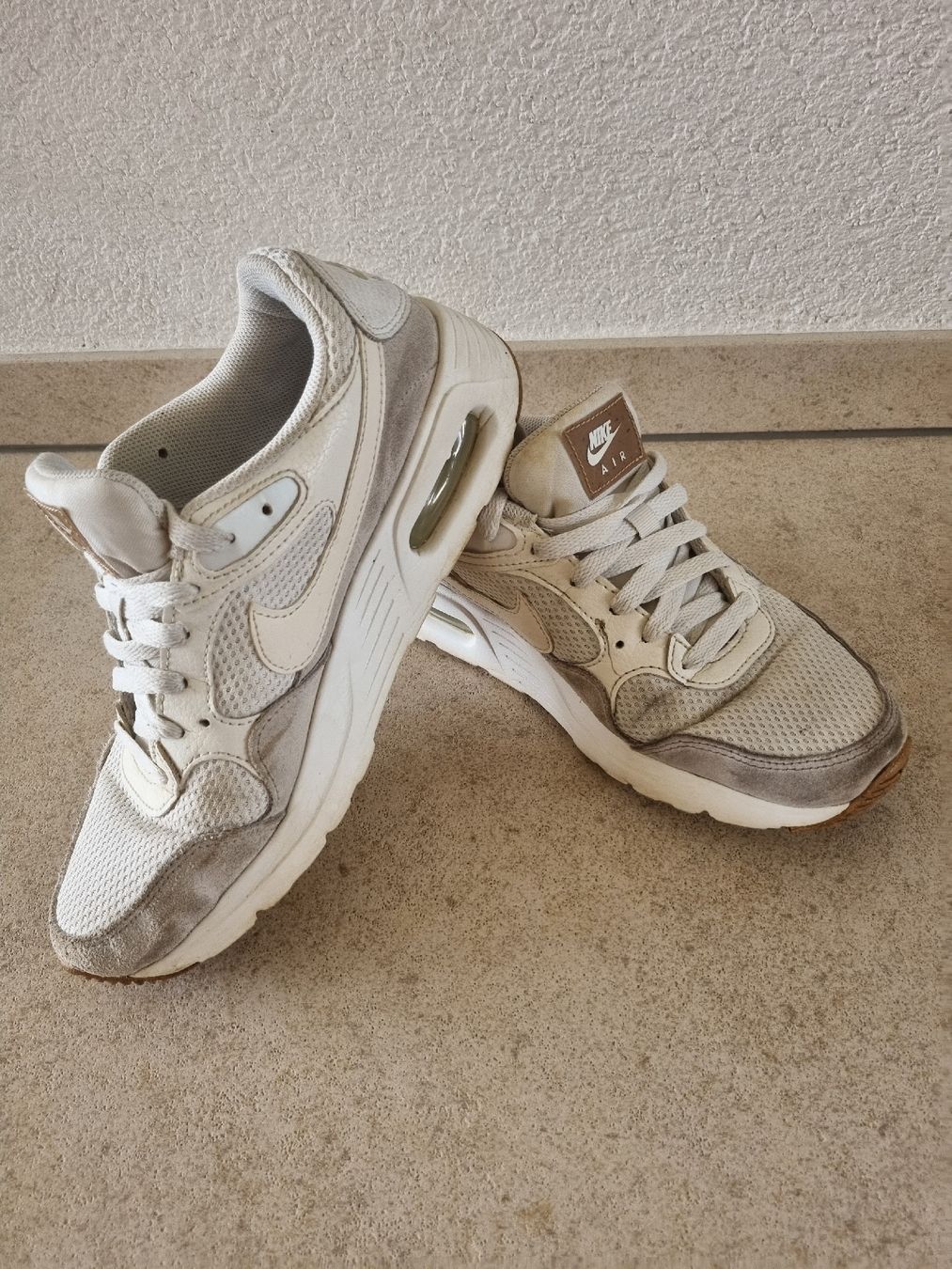 Nike Scarpe da donna: Nike Air Max Schuhe, helle Farbe, 38 – Usato da Möriken AG venduto da mohnsame2 4