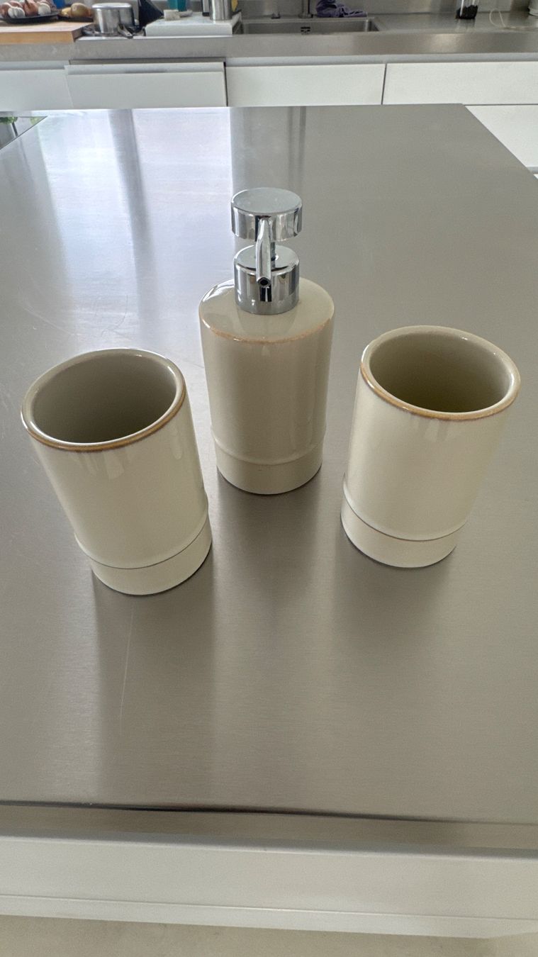 Portasapone: Diffuseur savon et 2 verres en céramique neufs – Usato da giffers venduto da sev_c9x9 2