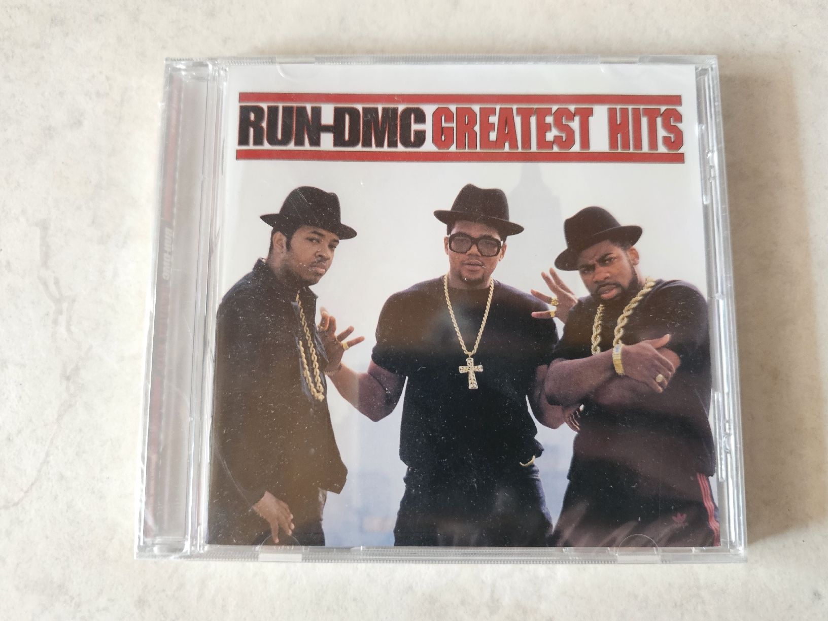 CD: Run-DMC  -  Greatest Hits  /  Fabrikneu – Nuovo e nell'imballaggio originale da Schneisingen venduto da backstore24