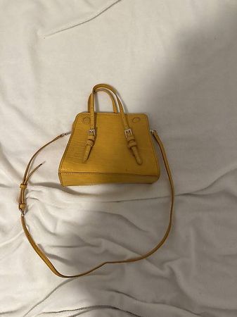 Gelbe Tasche von Zara