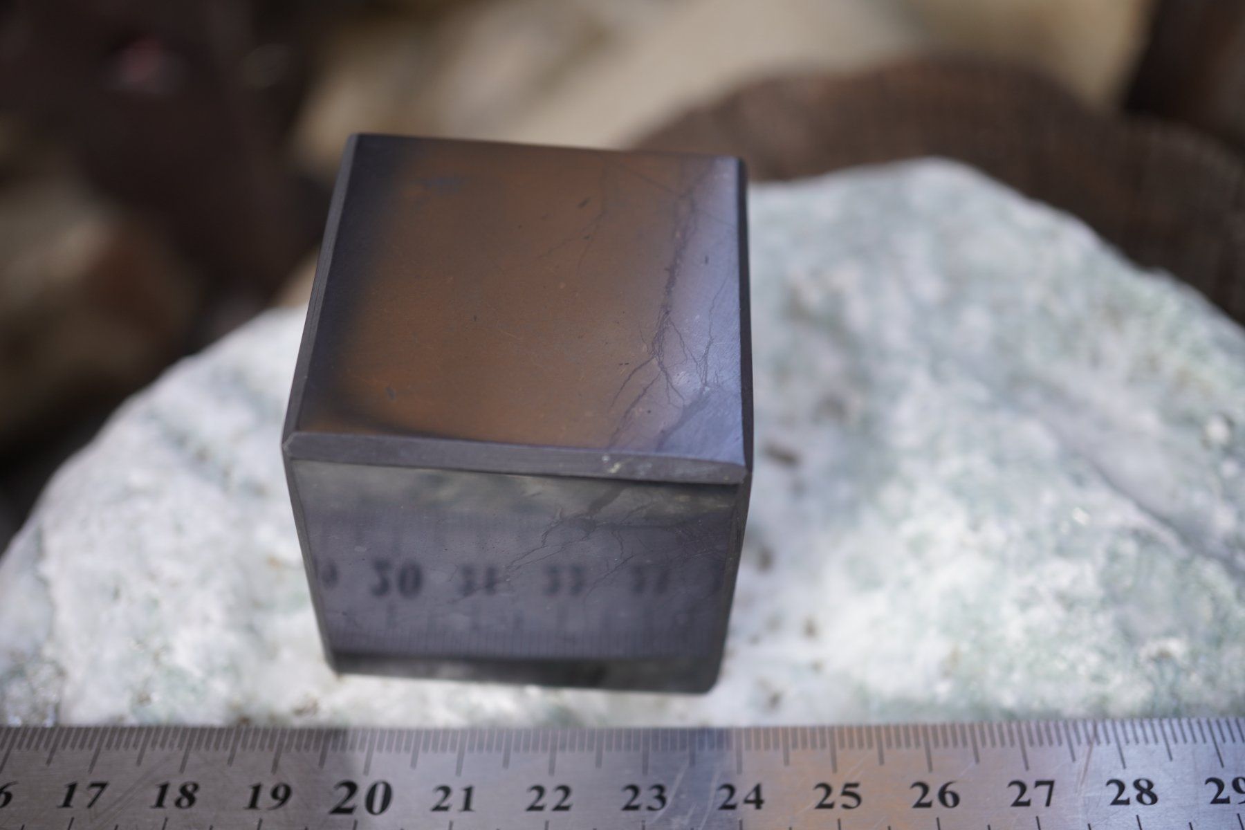 Minerali & Pietre curative: Schungit  Shungit  Würfel    4cm x 4cm – Nuovo e nell'imballaggio originale da Eschenbach SG venduto da topstone 3