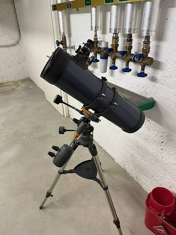 Telescopi: Teleskop Celestron AstroMaster 130EQ inkl. Okular-Koffer – Usato da Zürich venduto da jowitte