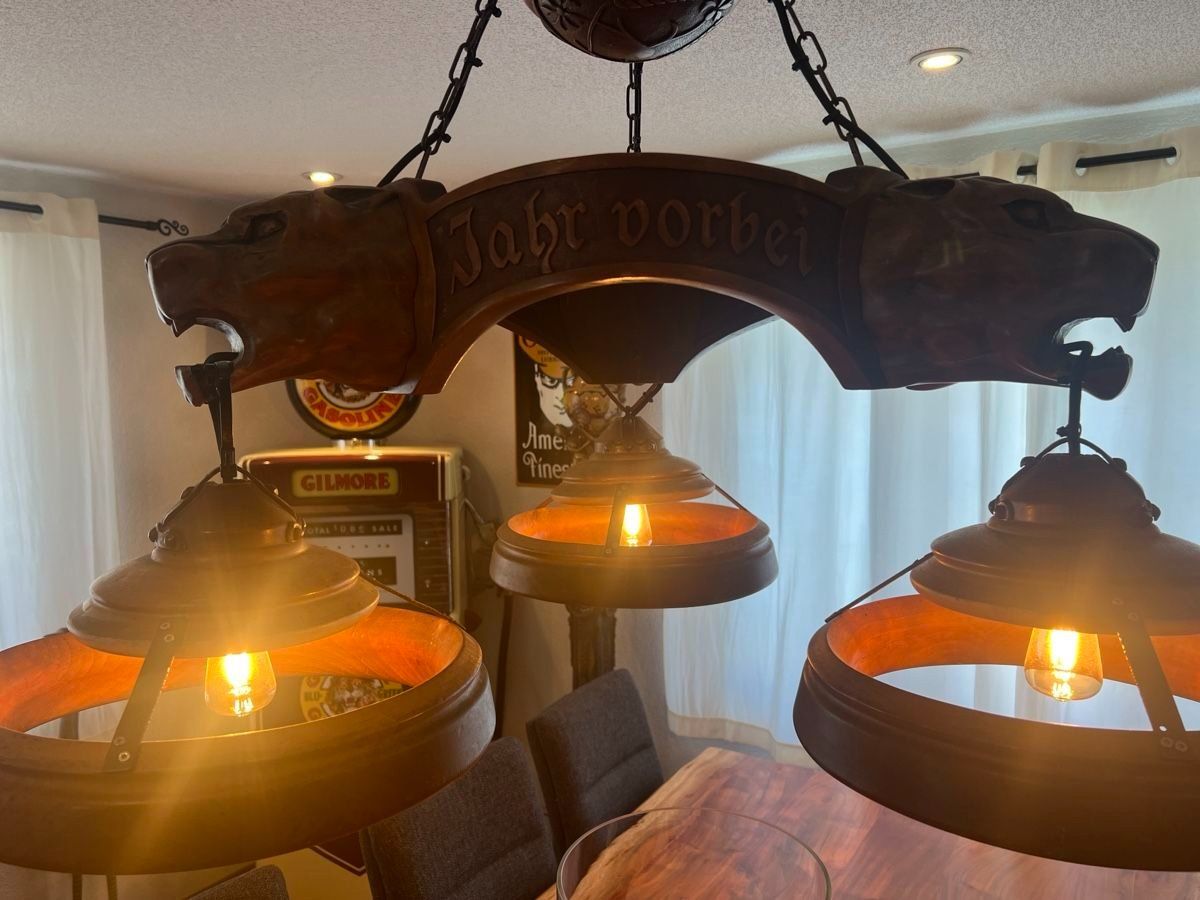 Lampade: Grosse Lampe mit Löwenköpfen, Holz,  Massiv – Usato da Mellingen venduto da Oelquelle 3
