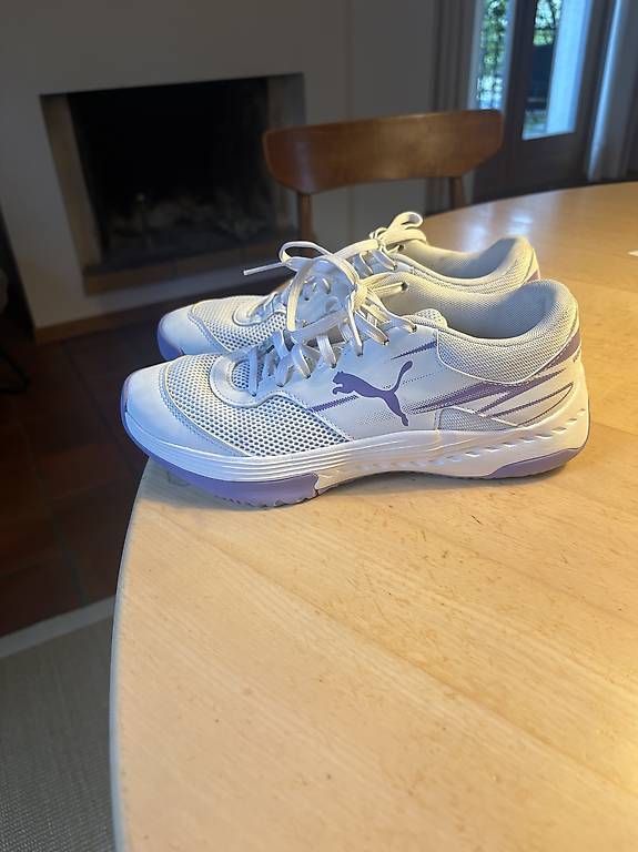 Scarpe da donna: Turnschuhe 38  – Usato da Windisch venduto da pagbfrs