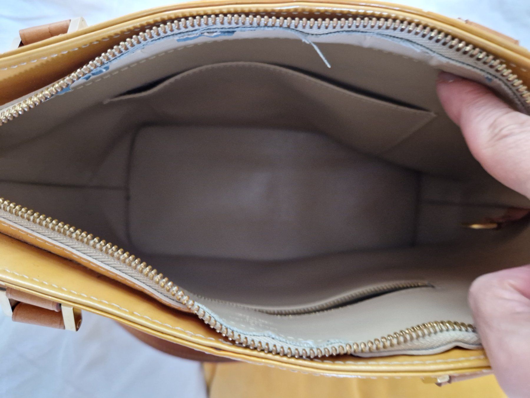 Louis Vuitton Borse da donna: Louis Vuitton Vernis – Usato da Bern venduto da Uxio 1