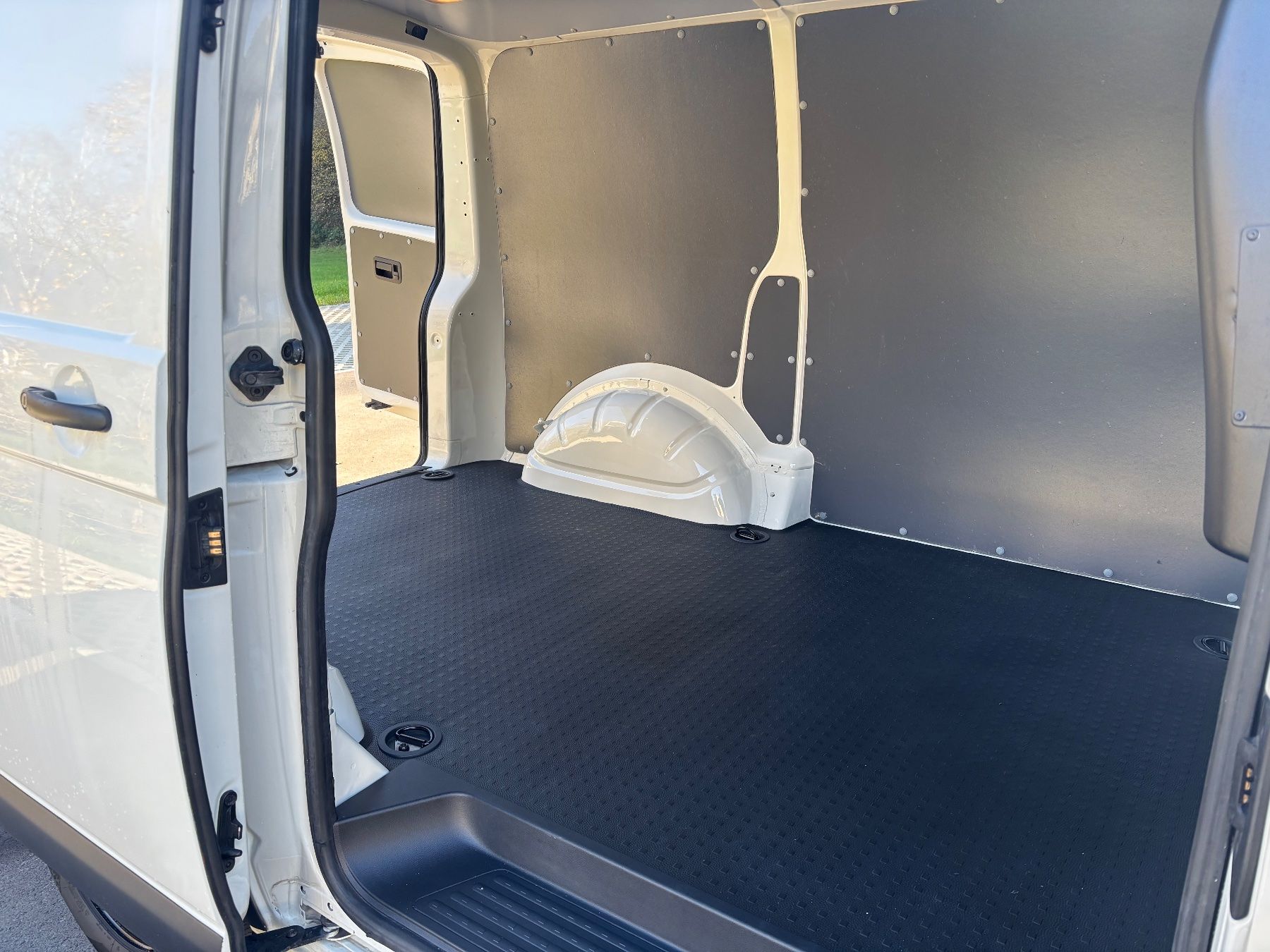 VW Véhicules utilitaires: VW T5 2.5 TDI 4Motion – D'occasion à Brunnen par Outdooro_Schweiz 9