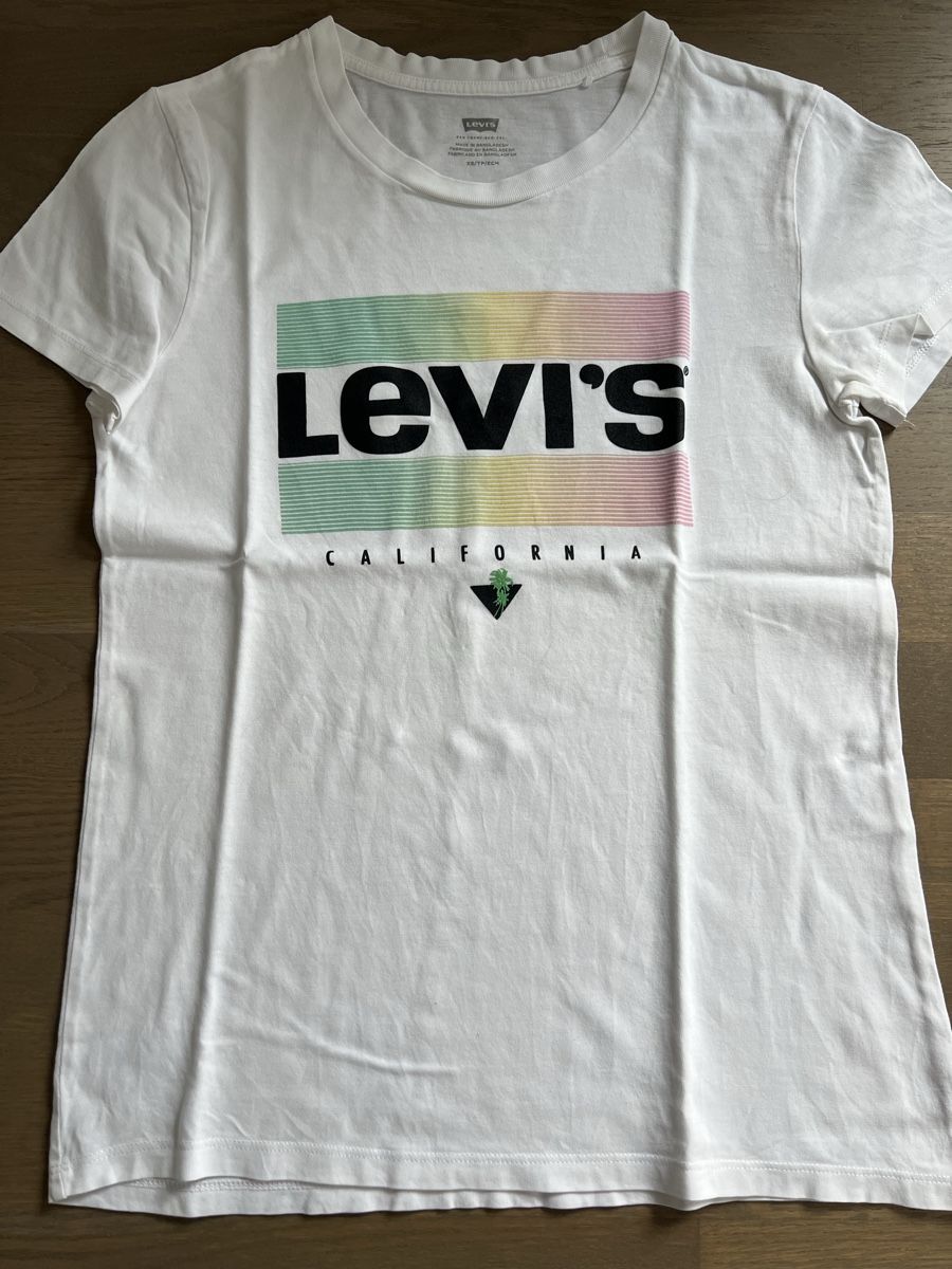 Levi's T-shirt: Levi's T-Shirt – Nuovo (secondo la descrizione) da Kriens venduto da Krienserin_T
