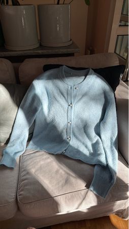 Damen Strickjacke hellblau mit Perlenknöpfen neuwertig