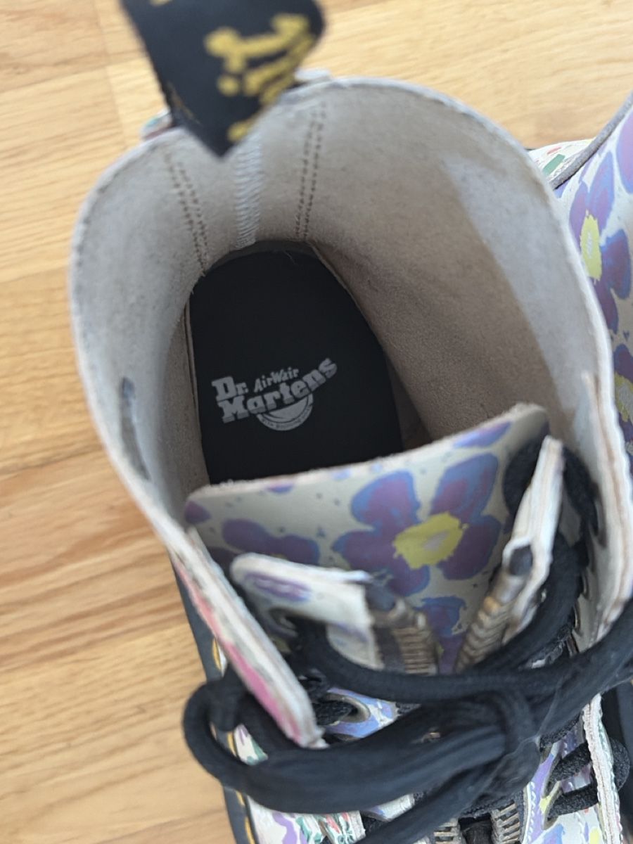 Dr. Martens Chaussures femmes: Dr. Martens SINCLAIR FLORAL MASH UP LEATHER PLATFORM BOOTS – D'occasion à Ittigen par fevo 6