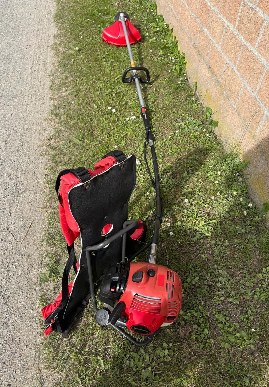 Jonsered Tagliaerba: Rasentrimmer Jonsered BP 2053 – Usato da Grono venduto da laz_nx8q 1