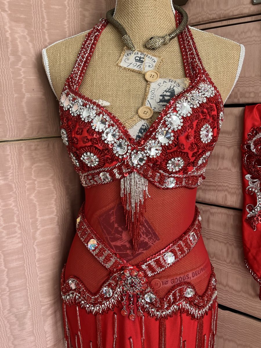 Kleider: Costume danza ventre rosso con accessori  – Gebraucht aus Novaggio von Sabi-Pearl 2