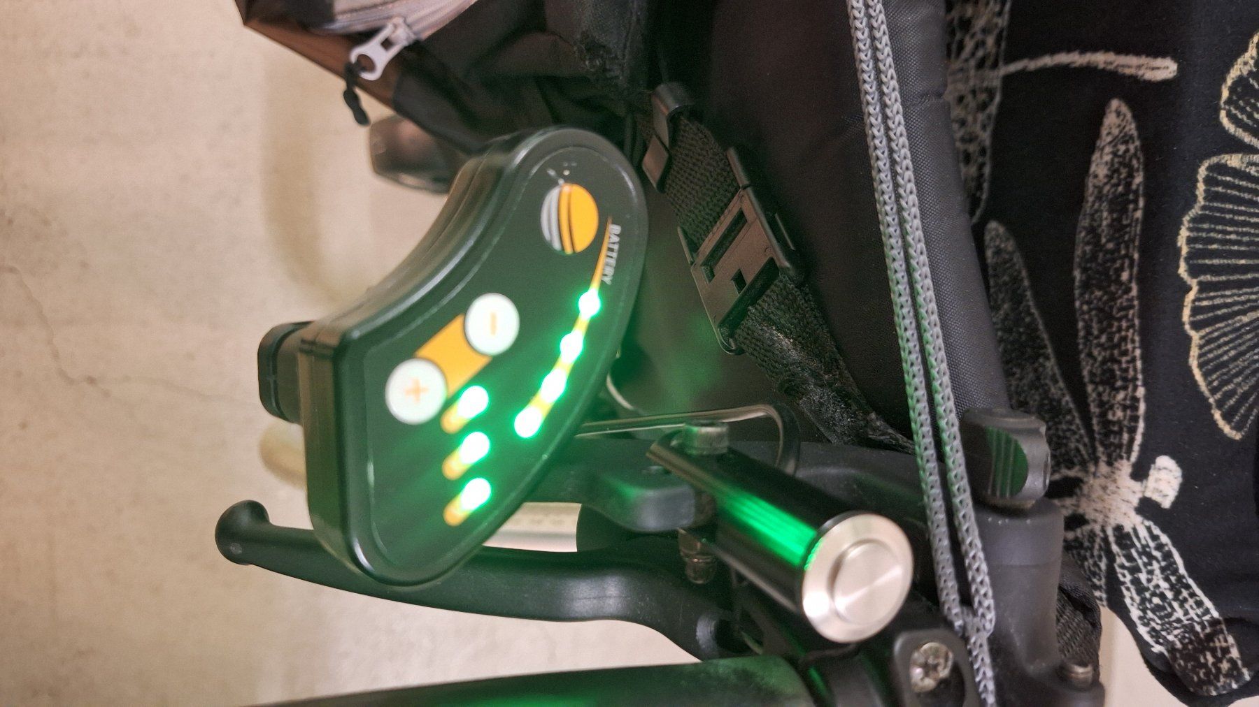 Sedie a rotelle: Elektr.Küschall Rollstuhl Compact mit Schiebehilfe R20 – Usato da St.Gallen venduto da Puppa 7