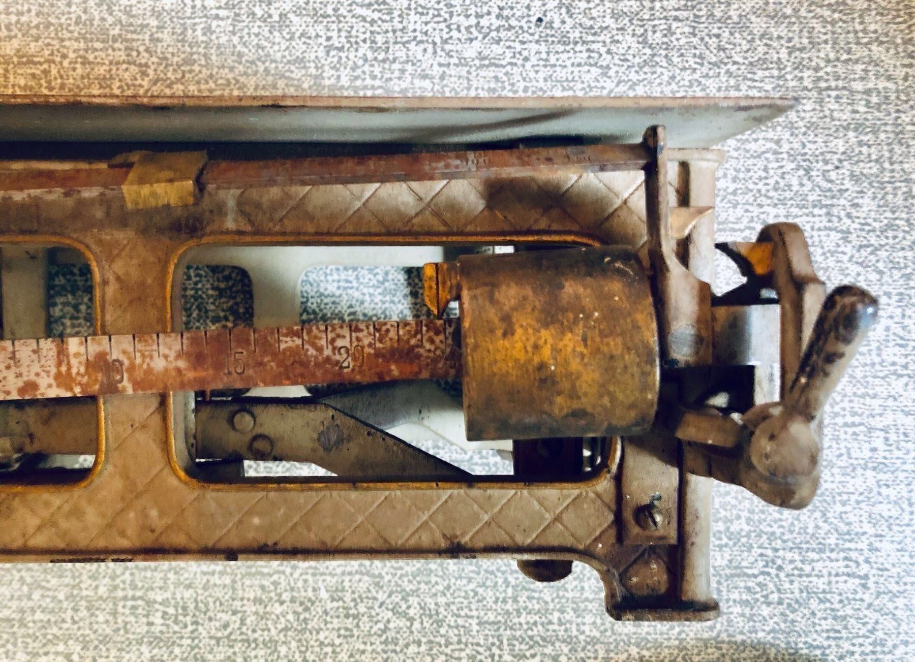 Bilance e pesi: Massive antike Waage – Usato da Buchs SG venduto da Handyman77 2
