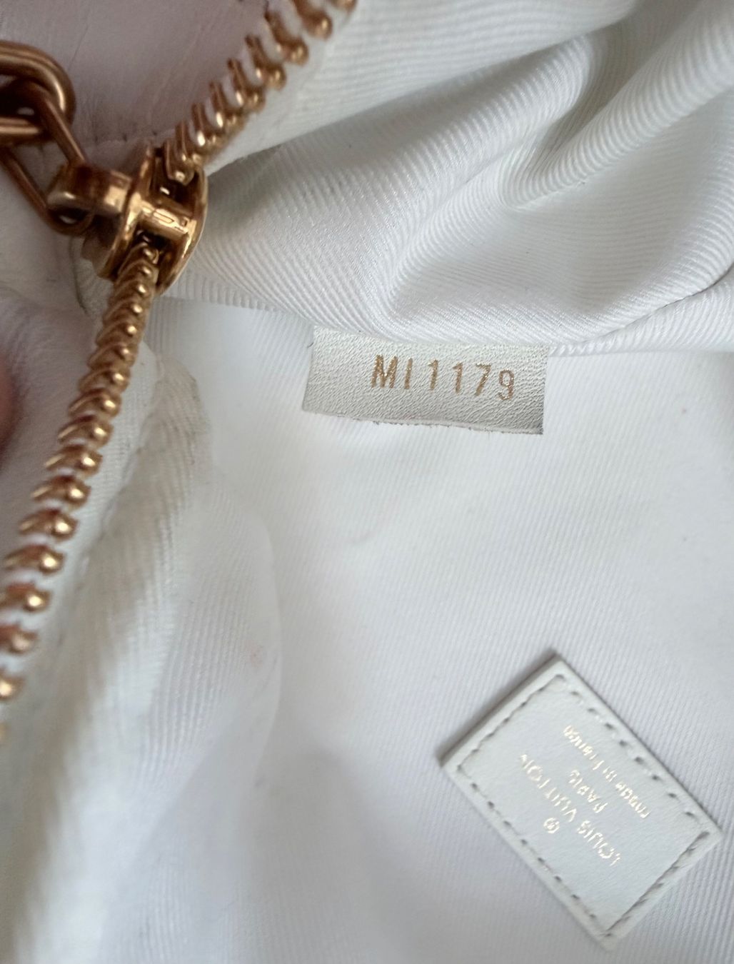 Louis Vuitton Borse da donna: Louis Vuitton New Wave Bumbag – Usato da Reinach AG venduto da RobbisB 9
