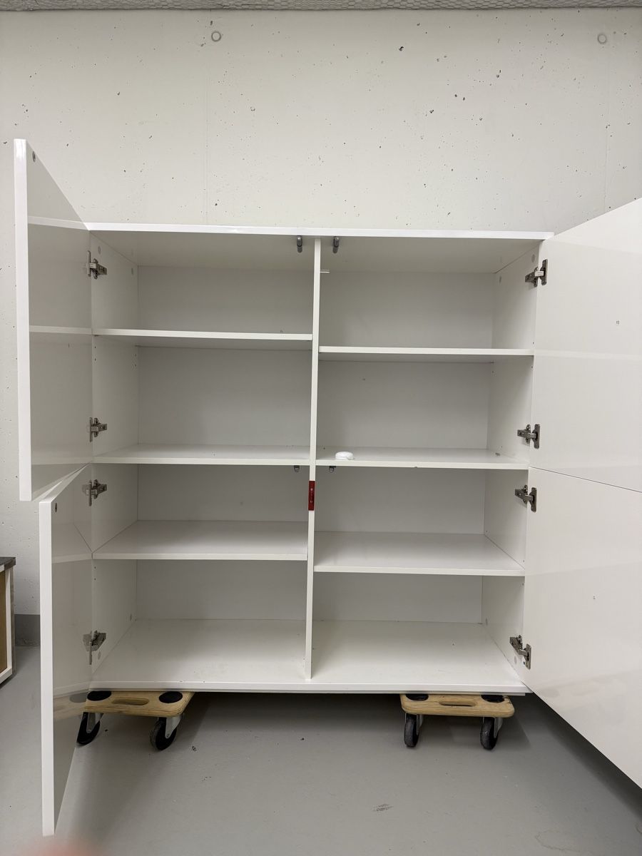 Pfister Cassettiere: High Board Hochglanz weiss Möbel Pfister – Usato da Zürich venduto da frankfile 2