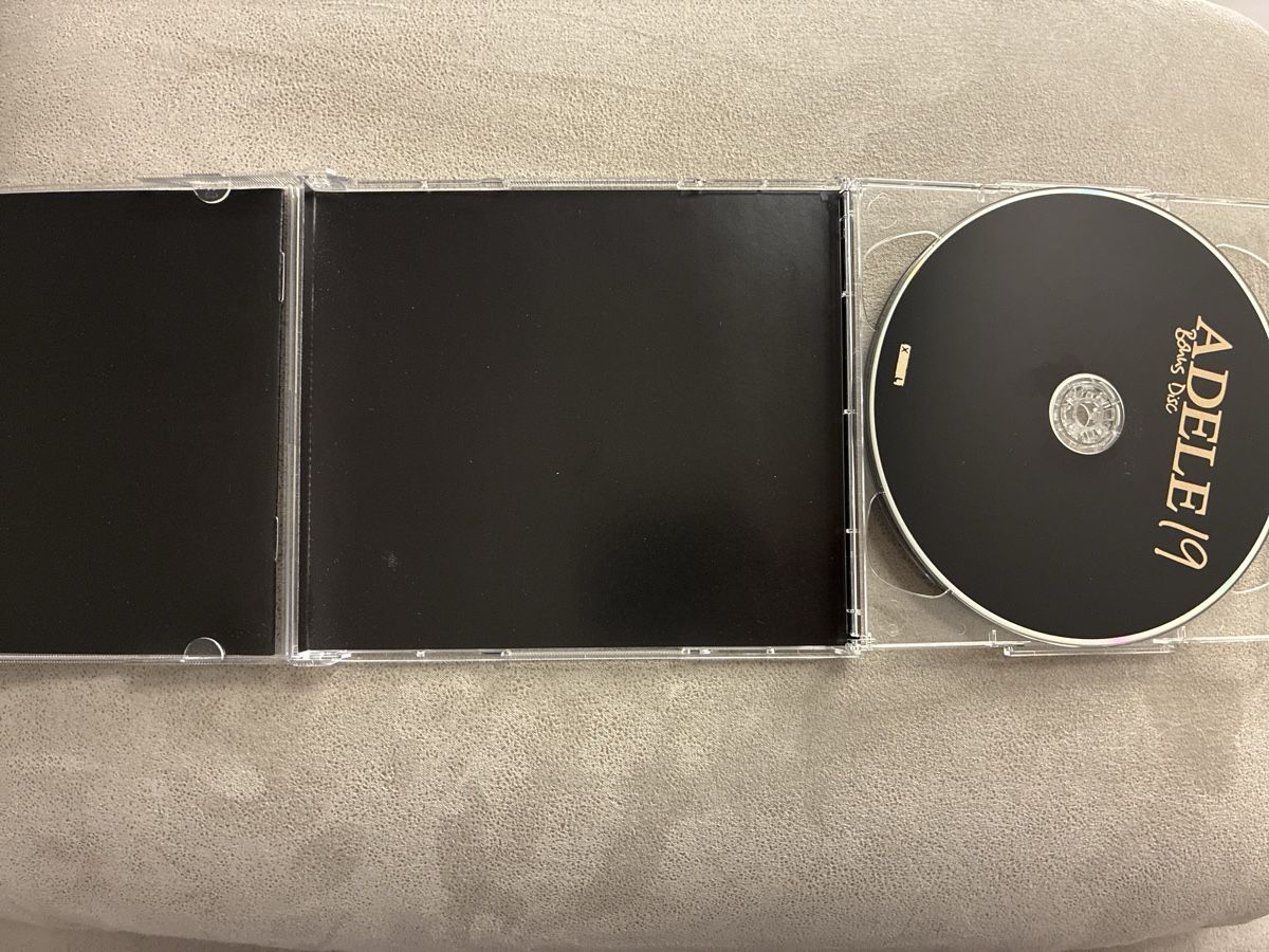 CD: CD Adele 19 Expanded Edition doppio disco usato buono – Usato da Lugano venduto da tam_cx76 2