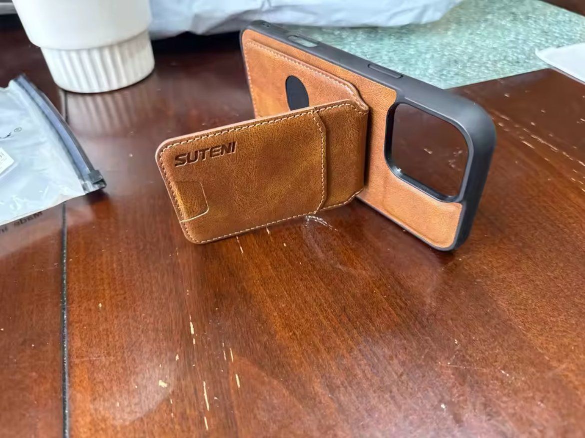 Apple Cover & Protezioni schermo: Brieftasche Leder mit Retro Klappe für Iphone 16 Pro Max – Nuovo e nell'imballaggio originale da Lausanne venduto da KUNKI-DESTOCK