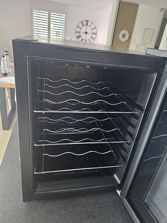 Rotel Kühlschrank: Cave à vin 12 bouteilles – Gebraucht aus Cheyres von steven9