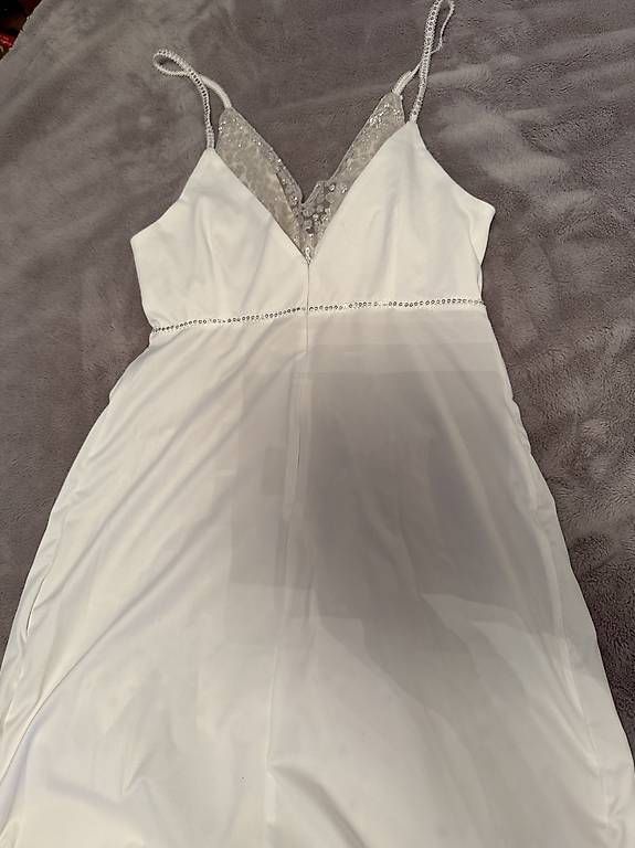 Robes: Kleid weiss grösse L – D'occasion à Füllinsdorf par Rivai