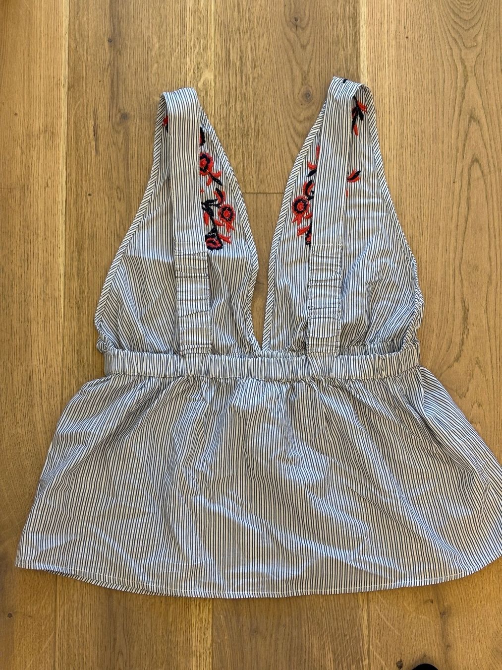 Etam Top: Haut Cotton brodé Dos ouvert – Usato da Genève venduto da bha_jcf5 3
