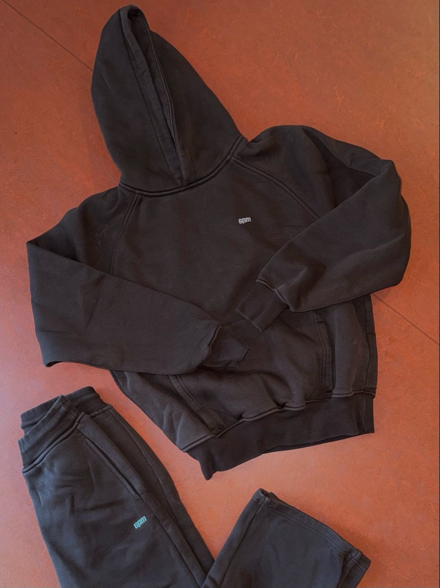 6PM Costumes, combinaisons de sport et fonctionnelles: 6pm Jogginganzug Braun  – D'occasion à Glarus par mad_8gfm 1