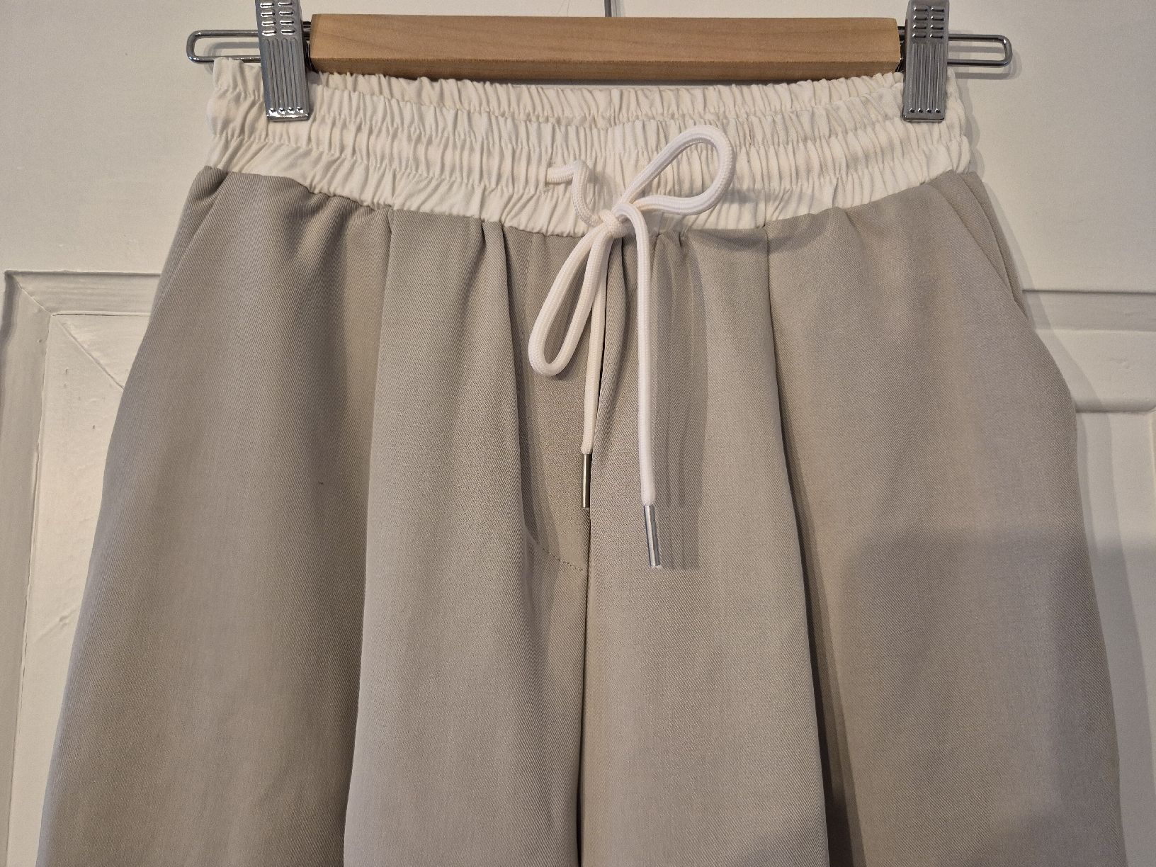 Pantaloni: Marlene Hose hellgrau Gr. XS / S NEU – Nuovo (secondo la descrizione) da Basel venduto da Jenjo 1