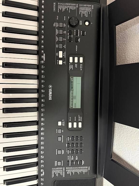 Strumenti musicali: Yamaha PSR-E373 Keyboard Set (neuwertig) – Usato da Sirnach venduto da Erd_z92h 2